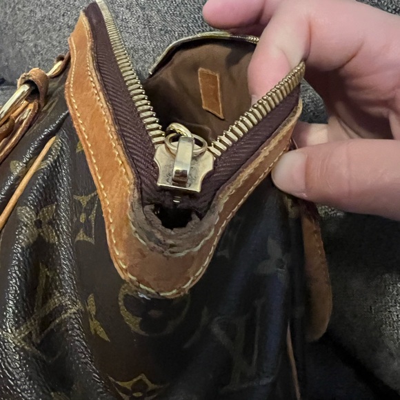 Louis Vuitton Monogram Tivoli PM Bag - Picture 11 of 11